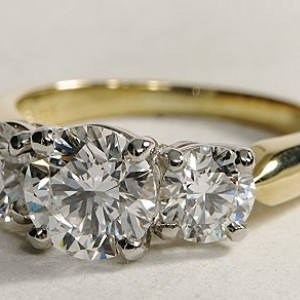Three Stone Diamond Ring in 18k Yellow Gold