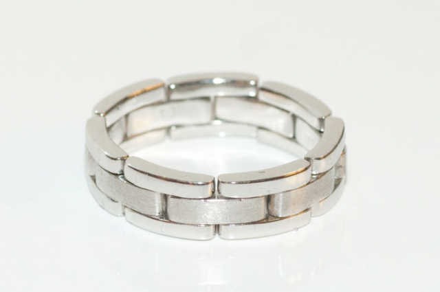 Flexible Menâ€™s Wedding Band by Leon Mege