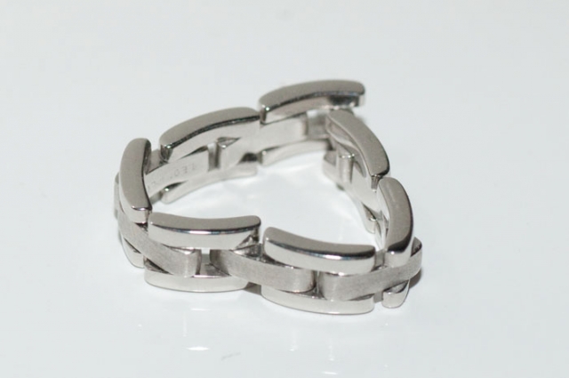 Flexible Menâ€™s Wedding Band by Leon Mege