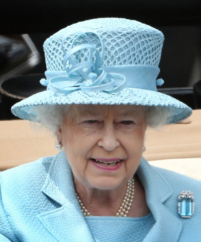 Queen%2BElizabeth%2BII%2BRacegoers%2BAttend%2BFirst%2Bt-aF4NCShTyx.jpg