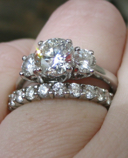 Didiamond''s 3 stone ring with eternity band