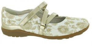 Rieker liv 02 in white shoes.JPG