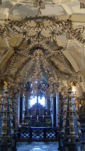 Kutna Hora church of bones.JPG
