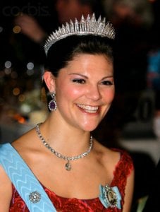 victoriafingetiara.jpg