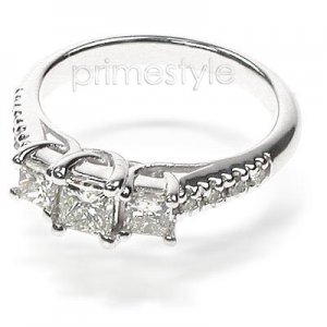 3 stone ring mom likes.jpg