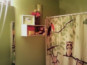 tw9BATHROOM2.JPG
