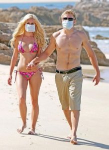 doesmybumlookbiginthismask.jpg