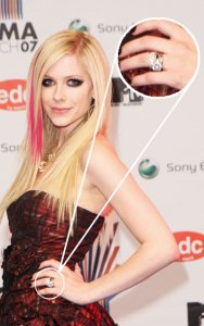 1102_avril_lavigne_mtv_europe_02.jpg