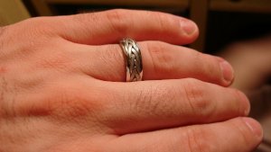Hubbysnewweddingring2.JPG