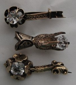 threetinypins1.JPG