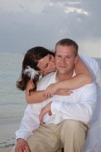 beachkneelkiss.jpg