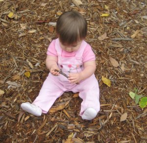 Tessa_discovering-nature.jpg