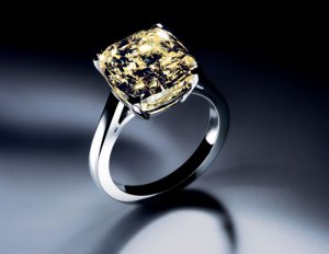 DeBeers_Yellow-Diamond-DER_080204_ssh.jpg