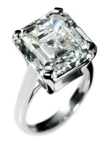 DeBeers_Asscher-Ring_080204_ssv.jpg