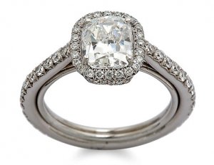 RossSimons_CushionCutDiamond_080204_ssh.jpg