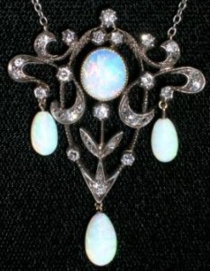 1905OpalDiaNecklace_Cut.jpg