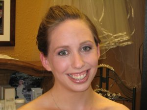 ladycmakeup1.jpg ladycmakeup1.jpg