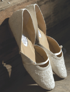 Dainty-Bess-ivory.gif