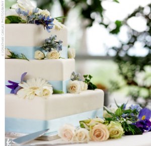 large_image blue cake.jpg