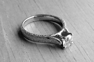 ringbw.jpg ringbw.jpg