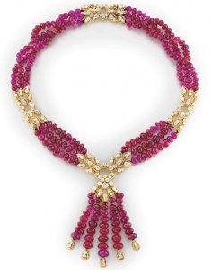 Christina Onassis necklace.jpg