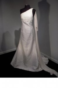 RomonaKevezaAlineOneShoulderOffWhite20071.jpg