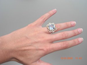 mscushion_aqua_handshot.jpg
