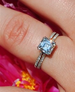 ringonfingertwotarajk.jpg