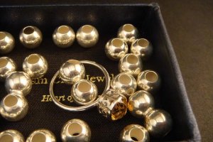 beryl pillbox ring 079rs.JPG