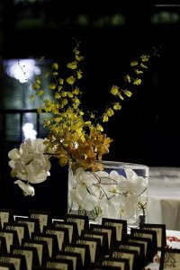 3 escort card table with flowers.JPG