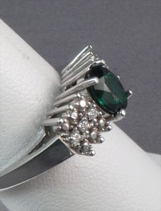 100-tsavorite-garnet-004.jpg