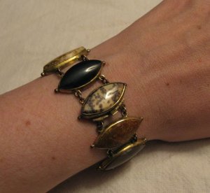 navetteagateswrist1.jpg navetteagateswrist1.jpg