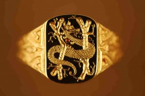 hand-engraver-ring-serpent-detail.jpg