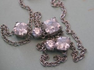 asscherneckcloseupchain.jpg