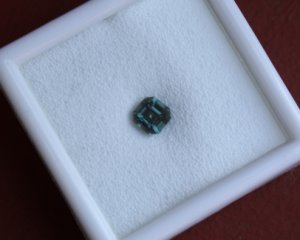 sapphire in box2croppedop.jpg sapphire in box2croppedop.jpg