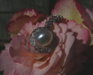 pearlpendantflowerweddingnecklace.JPG