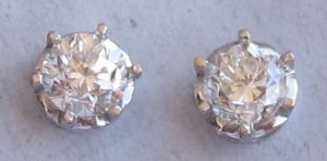 pairstuds18kbuyornot.JPG pairstuds18kbuyornot.JPG