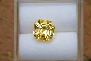 facet yellow garnet1.jpg