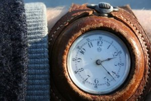 y10112watch121101y.jpg