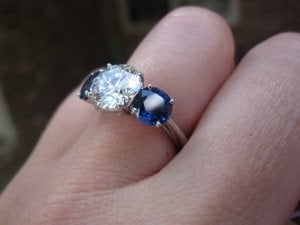 Three Stone sapphire C pic 9.jpg