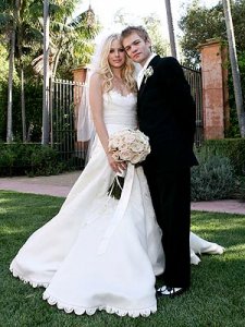 avril_lavigne wedding dress.jpg