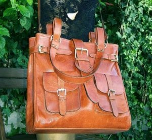 chic leather tote.jpg