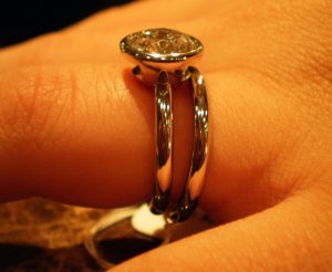 Two_bezet_rings.jpg