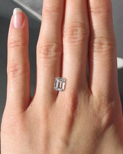 emerald loose diamond on hand 2.jpg