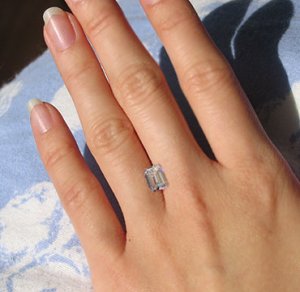 emerald loose diamond on hand 3.jpg