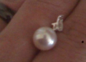 white pearl pendant Chuyun.jpg white pearl pendant Chuyun.jpg