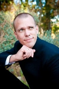 noelwrgroom1.jpg