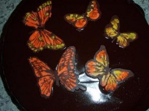 chocoflies.on.trufflecake.JPG