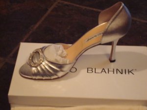 manolo blahnik sedarabys in silver.jpg manolo blahnik sedarabys in silver.jpg