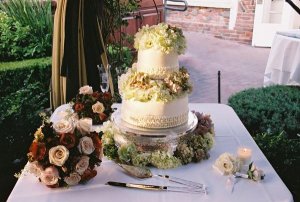 CakewithFlowersin75.jpg